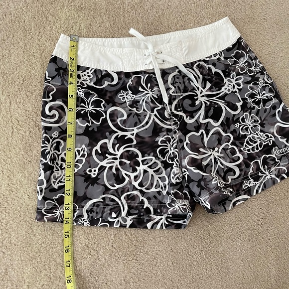 Reebok Woman’s Activewear Running Shorts, Sz S - Picture 4 of 8